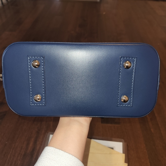 LV alma bb epi indigo - Picture 7 of 11